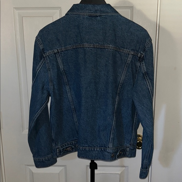 Levi’s Ex—BF oversized trucker jean jacket - Picture 8 of 10